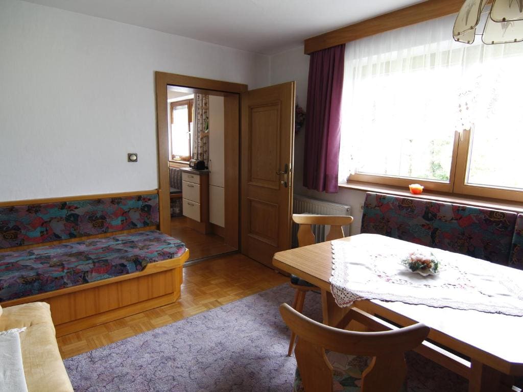 Room room - Image 2