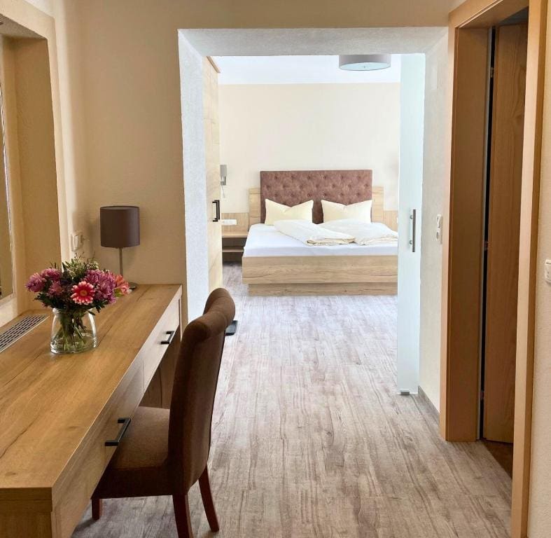 Deluxe Family Room room - Image 3