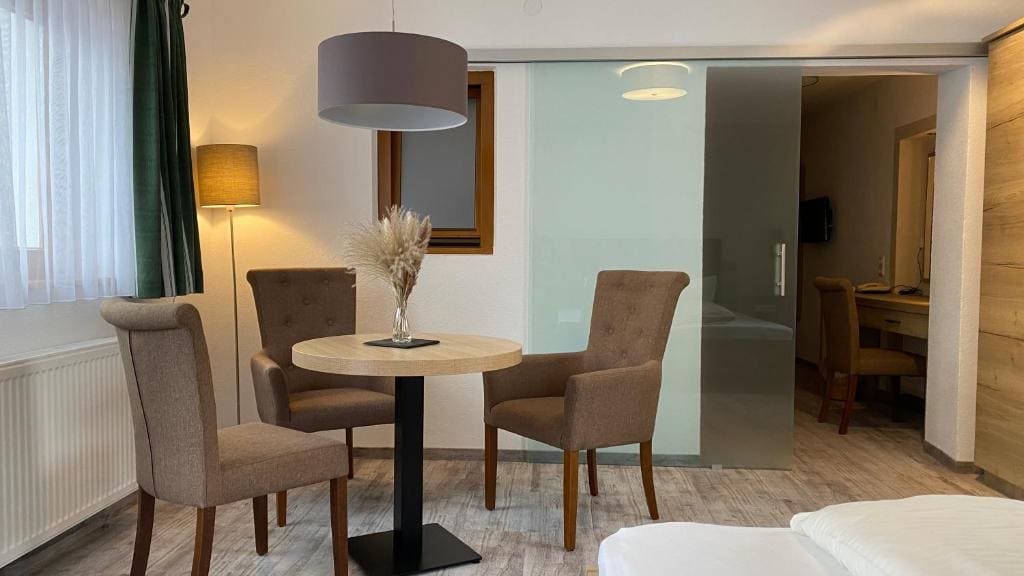 Deluxe Family Room room - Image 1