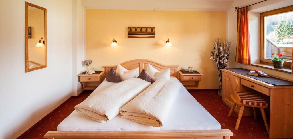 Double Room with Balcony room - Image 3