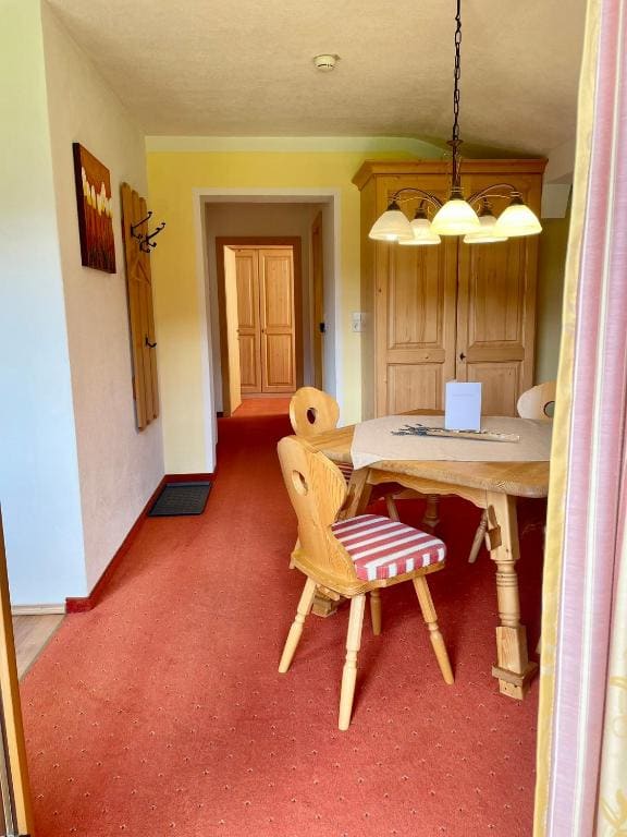 Family Room with Mountain View room - Image 1