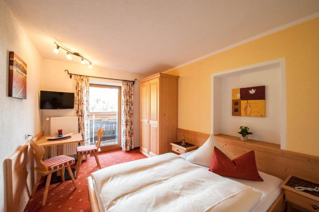 Single Room with Balcony room - Image 1