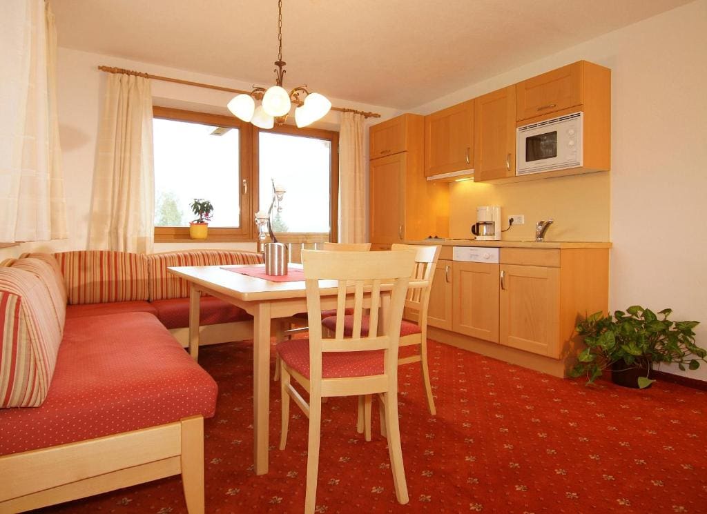 Three-Bedroom Apartment with Balcony room - Image 2