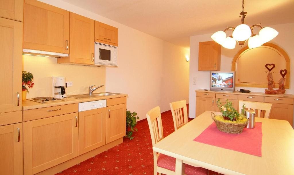 Three-Bedroom Apartment with Balcony room - Image 1