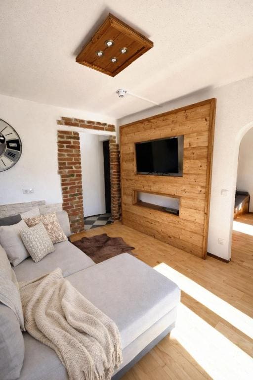 Family Room with Balcony room - Image 2