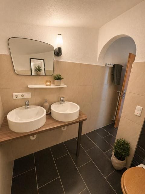 Family Room with Balcony room - Image 1
