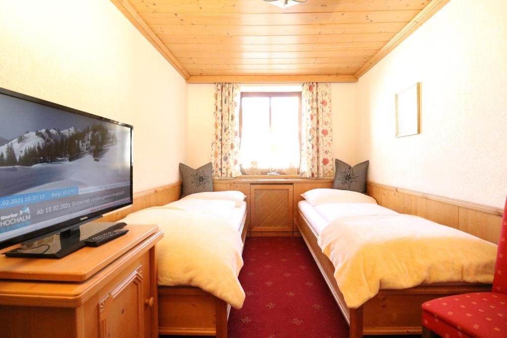 Family Room room - Image 1