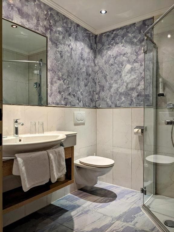 Double Room with Balcony room - Image 2