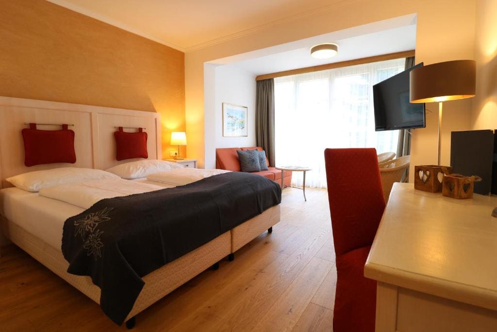 Family Room with Garden View room - Image 1
