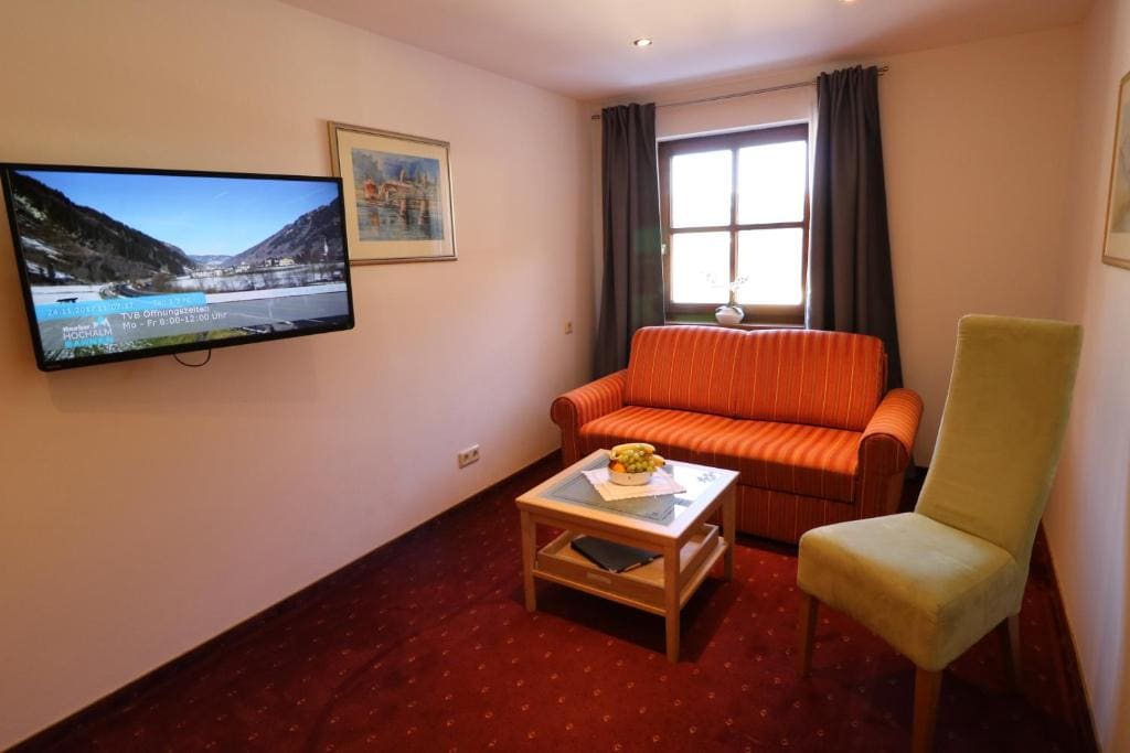 Family Room room - Image 3