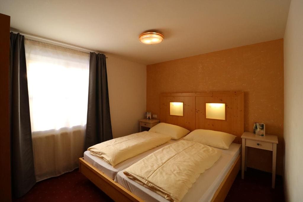 Family Room room - Image 2