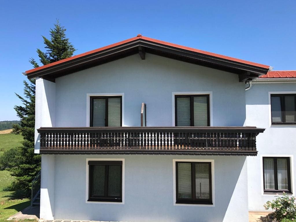 Double Room with Balcony room - Image 3