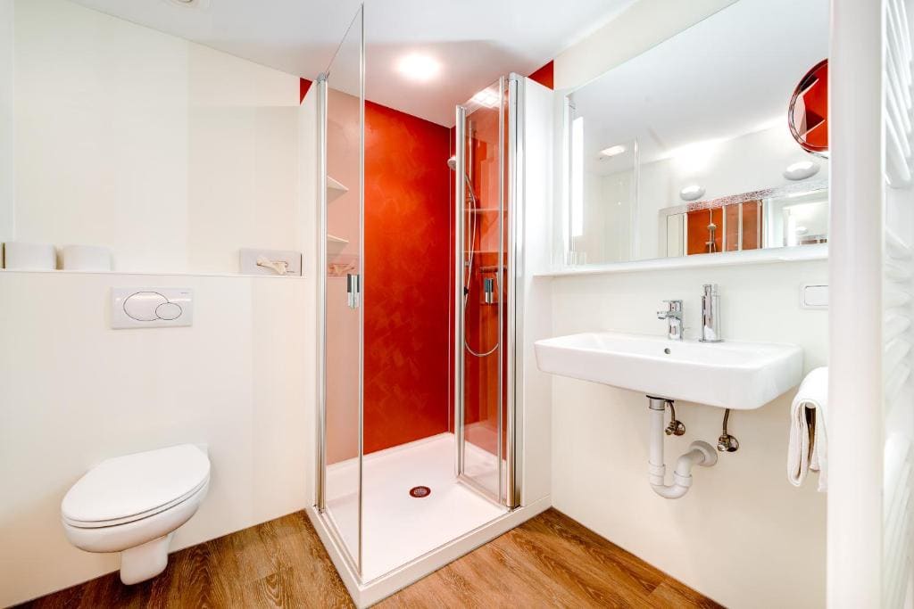 Double Room with Balcony room - Image 2