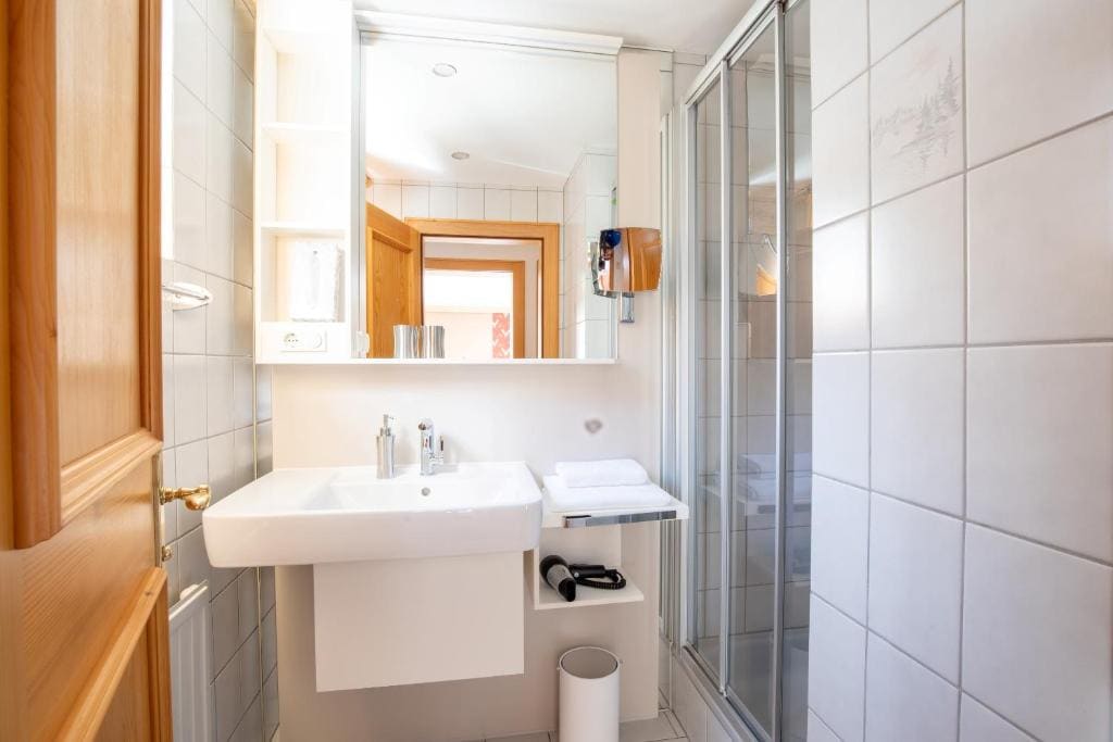 Small Double Room room - Image 2