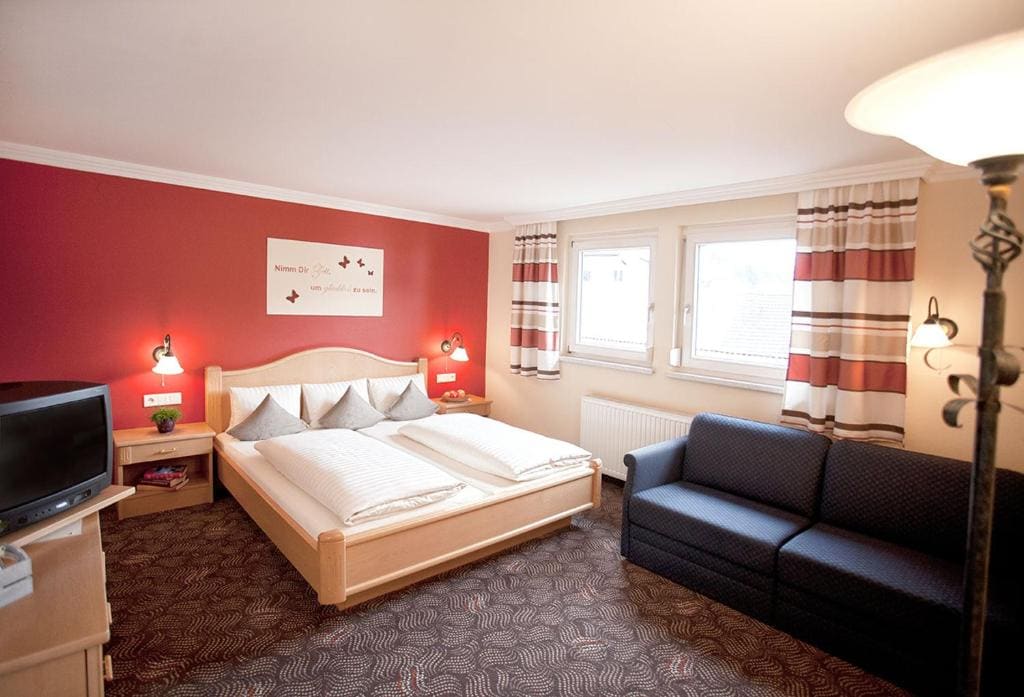 Family Room room - Image 3