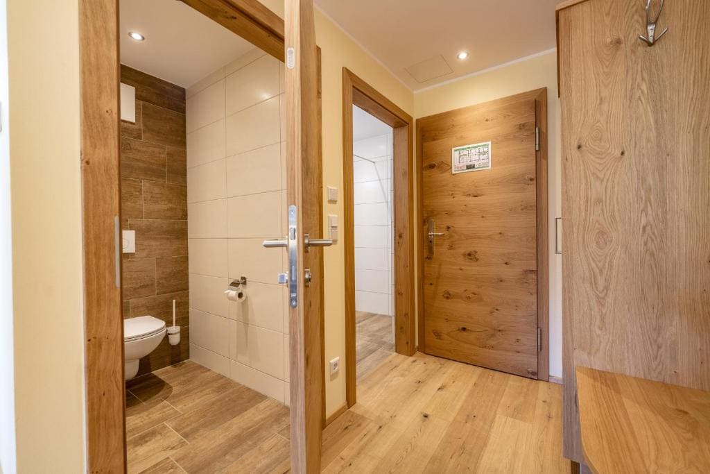 Deluxe Double Room with Balcony room - Image 3