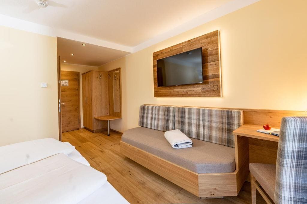 Deluxe Double Room with Balcony room - Image 1