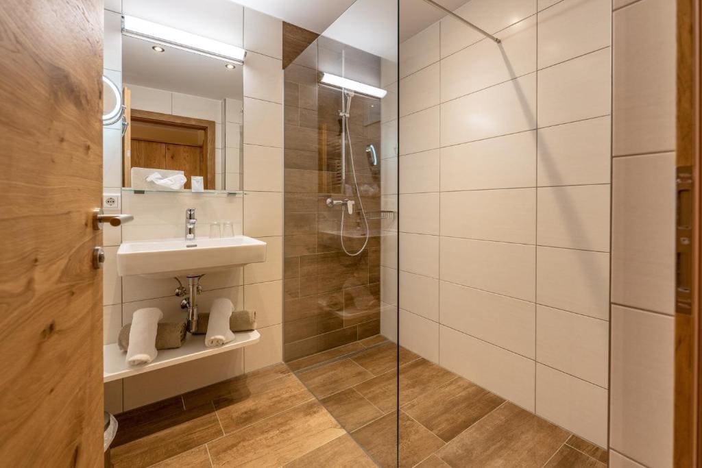 Deluxe Double Room with Extra Bed room - Image 1