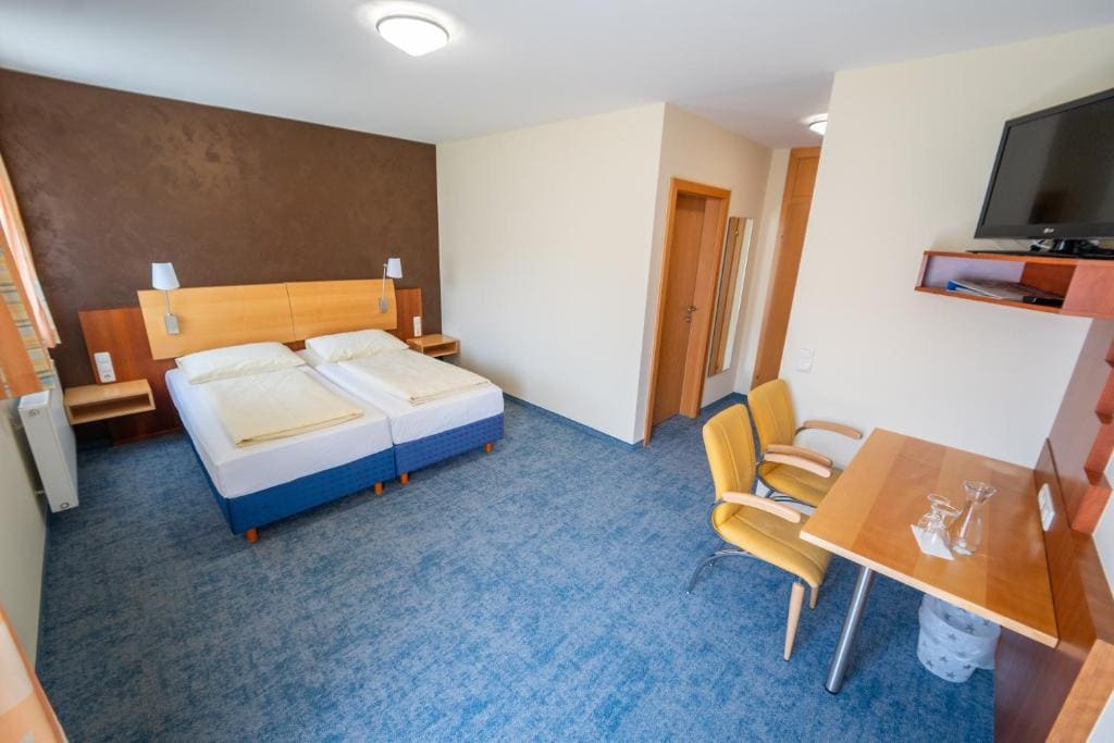 Family Suite with Balcony room - Image 1