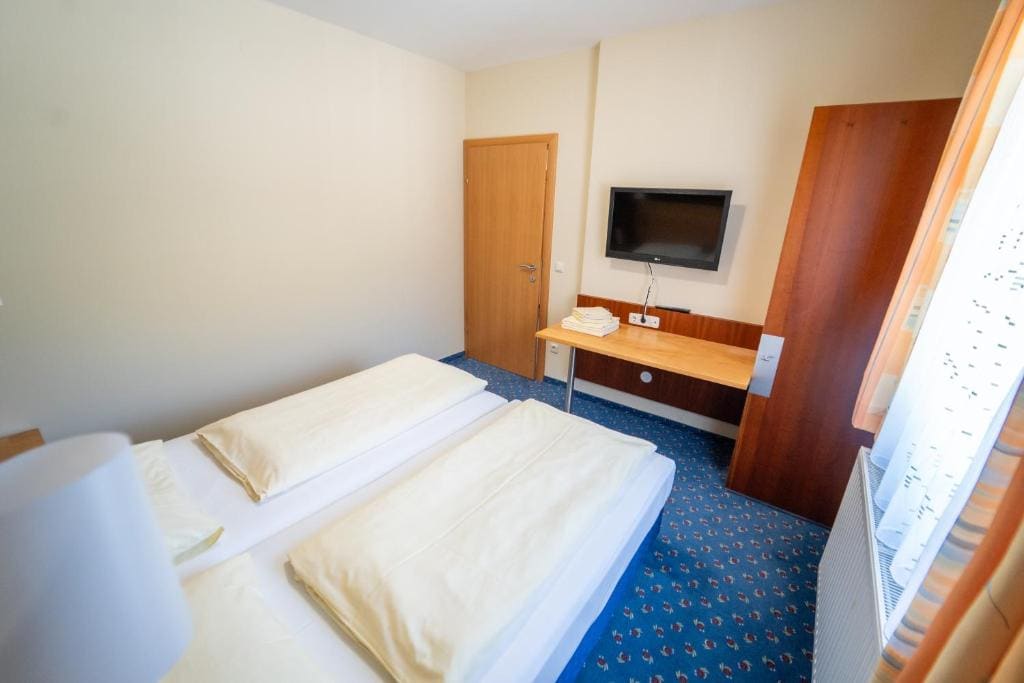 Family Suite with Balcony room - Image 2
