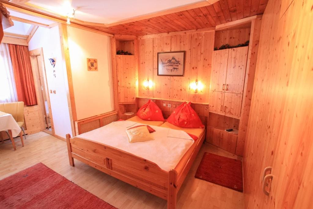 Double Room with Balcony room - Image 3