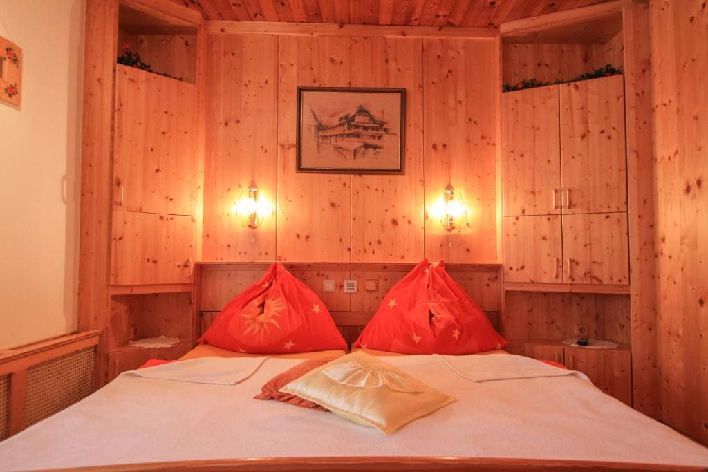 Double Room with Balcony room - Image 2