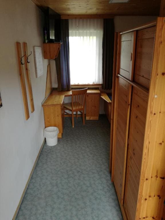 Small Single Room room - Image 1