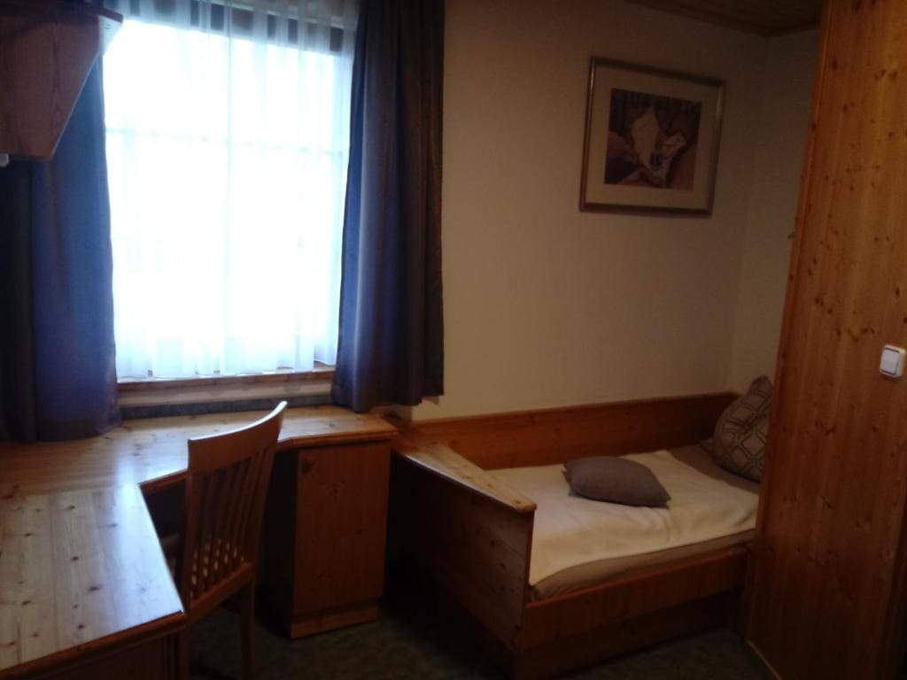 Small Single Room room - Image 3