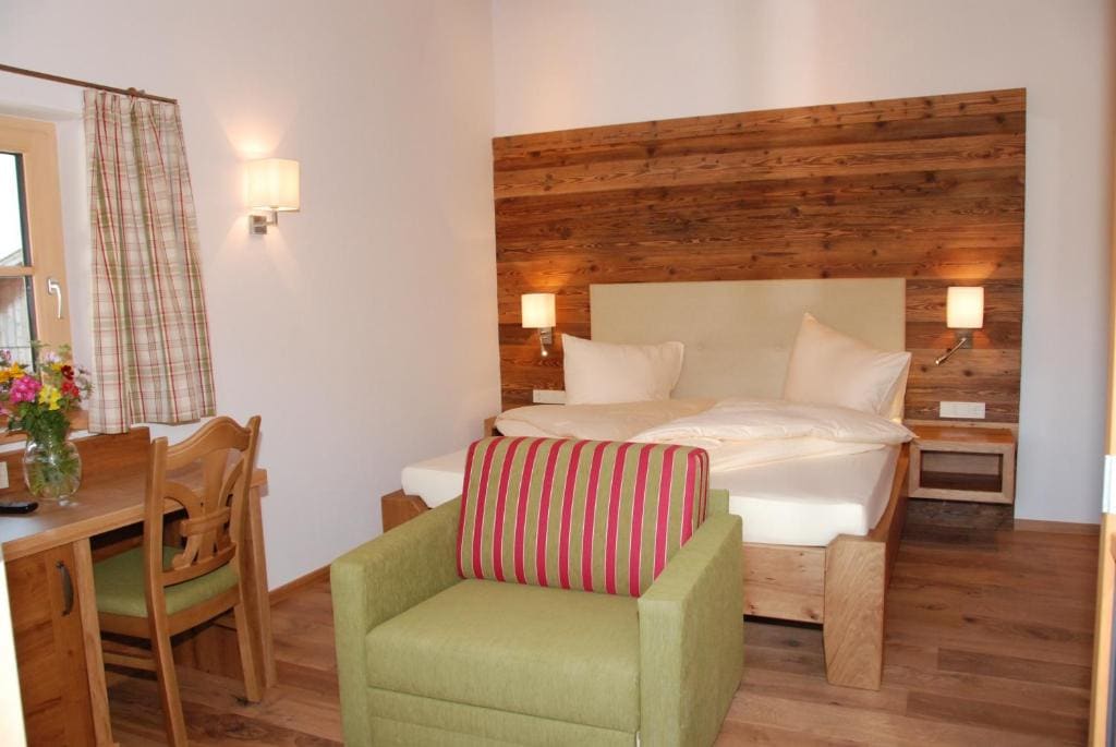 Double Room with Balcony room - Image 2