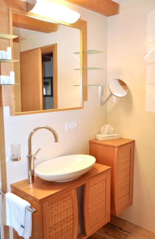 Double Room with Garden View room - Image 3