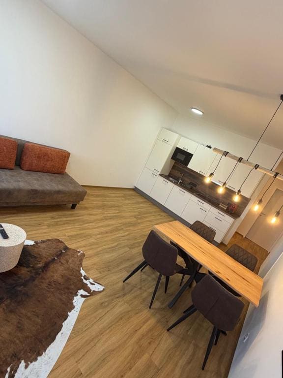 One-Bedroom Apartment room - Image 1