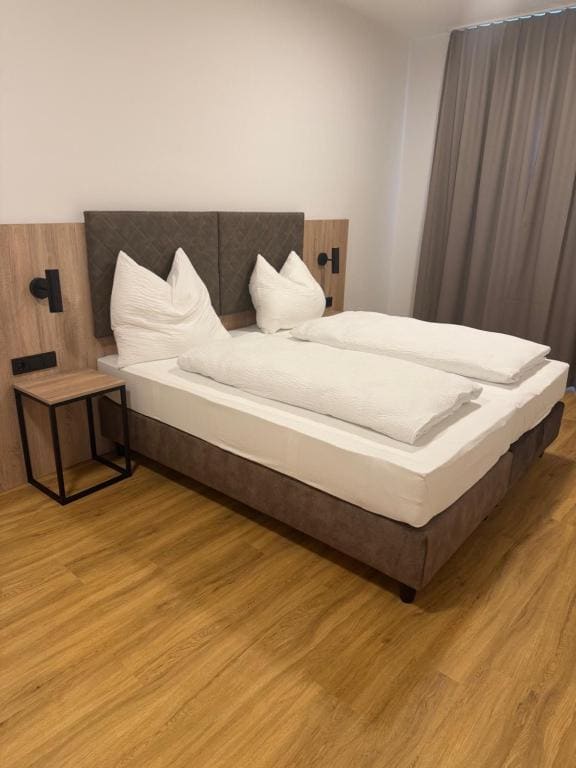 One-Bedroom Apartment room - Image 3
