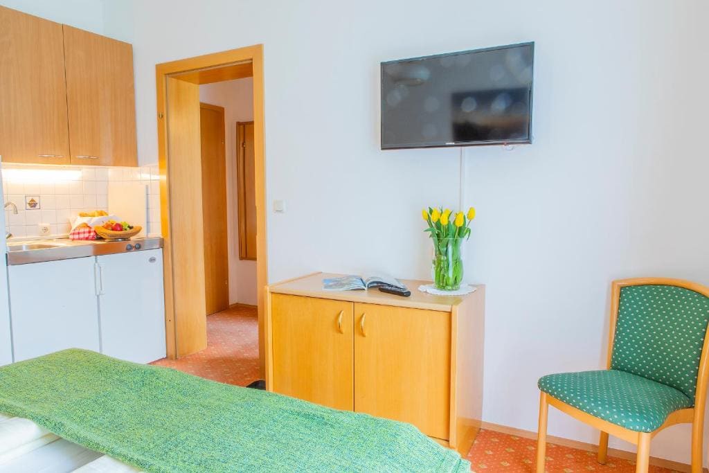 Apartment room - Image 1