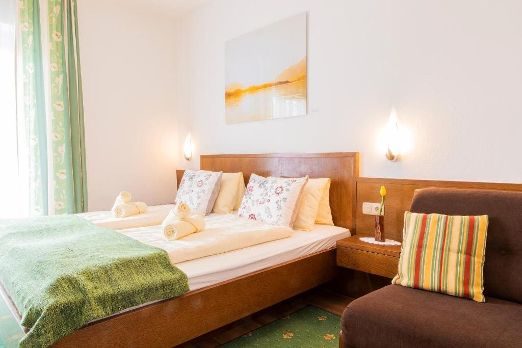 Double Room with Balcony room - Image 2