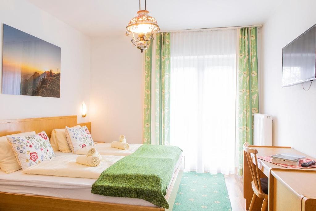 Double Room with Mountain View room - Image 1