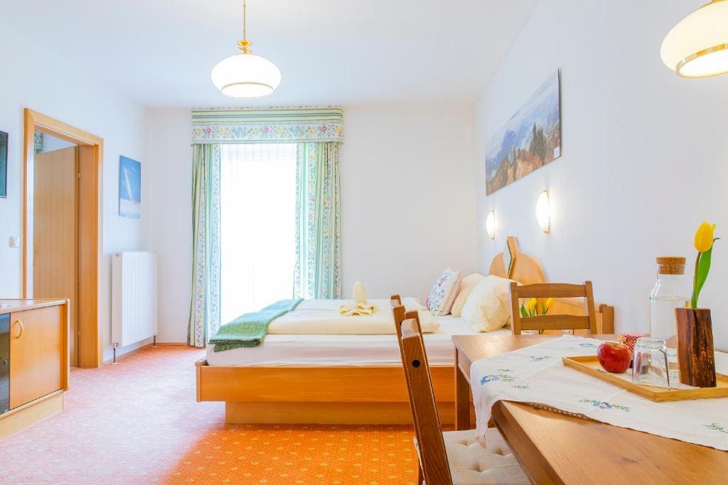 One-Bedroom Apartment with Balcony room - Image 3