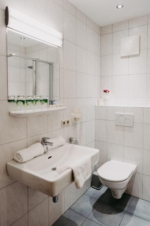 One-Bedroom Apartment room - Image 2