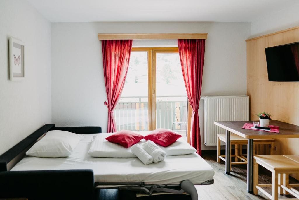 Apartment with Balcony room - Image 1