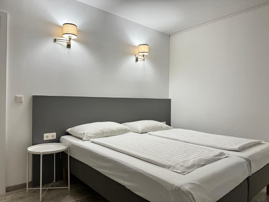 Apartment room - Image 1