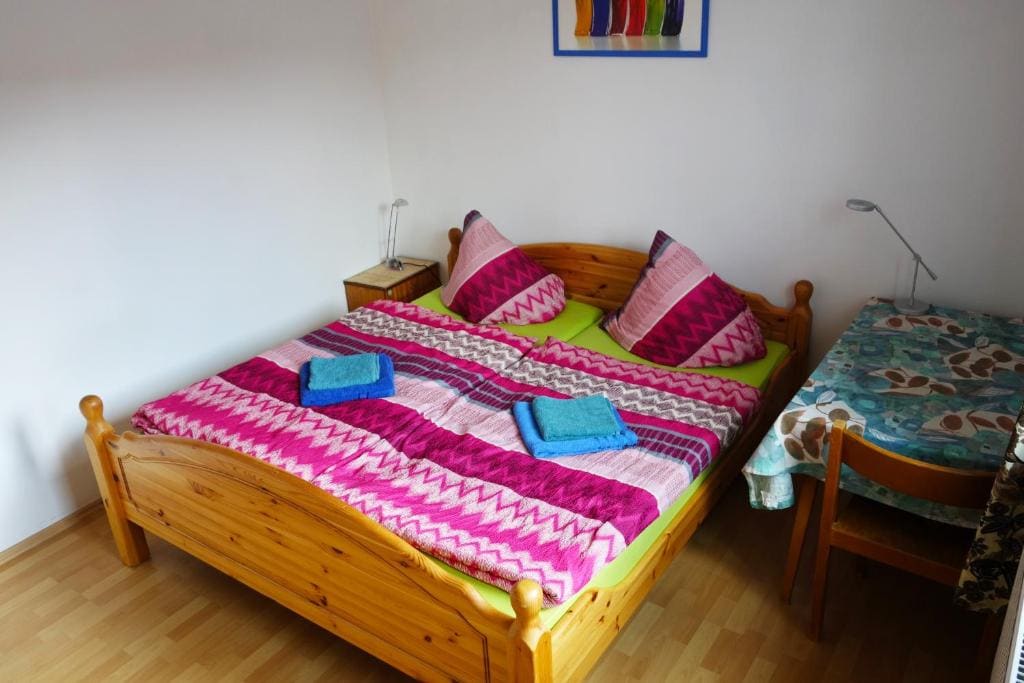 Double Room with Shared Bathroom room - Image 3