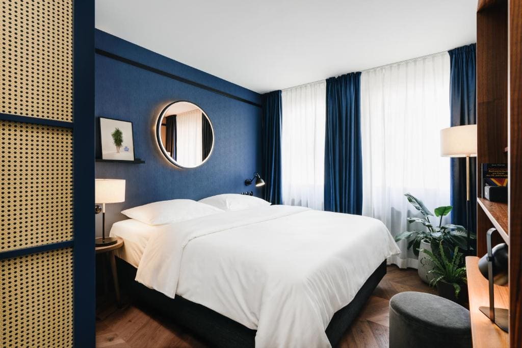 Small Double Room room - Image 1