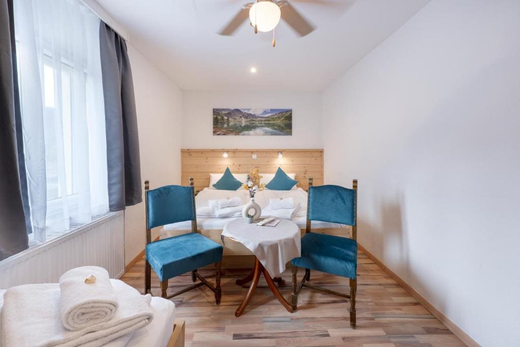 Family Room room - Image 2