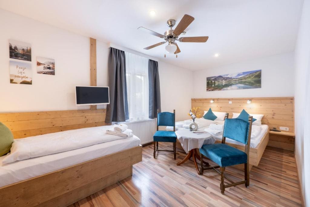 Family Room room - Image 1