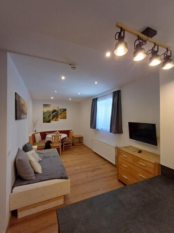 One-Bedroom Apartment room - Image 1