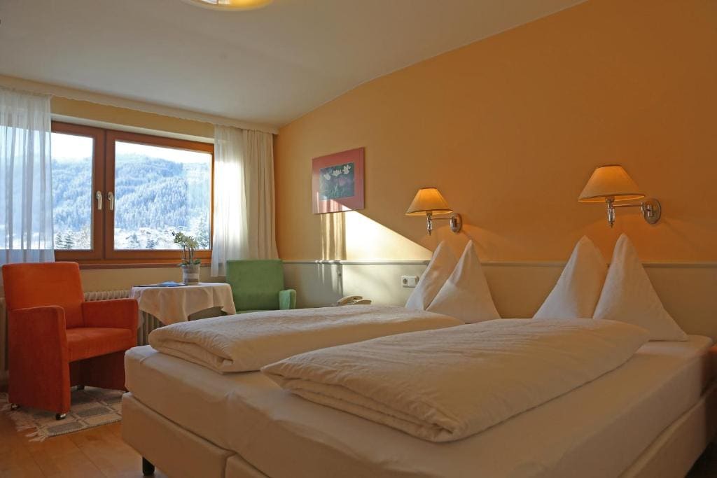 Double Room with Mountain View room - Image 2