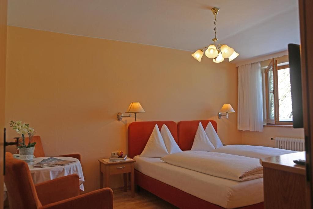 Double Room with Mountain View room - Image 1