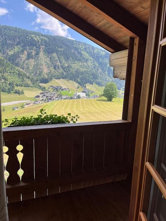 Apartment with Mountain View room - Image 2
