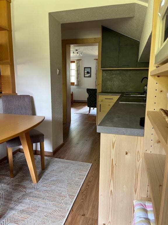 Apartment with Mountain View room - Image 1
