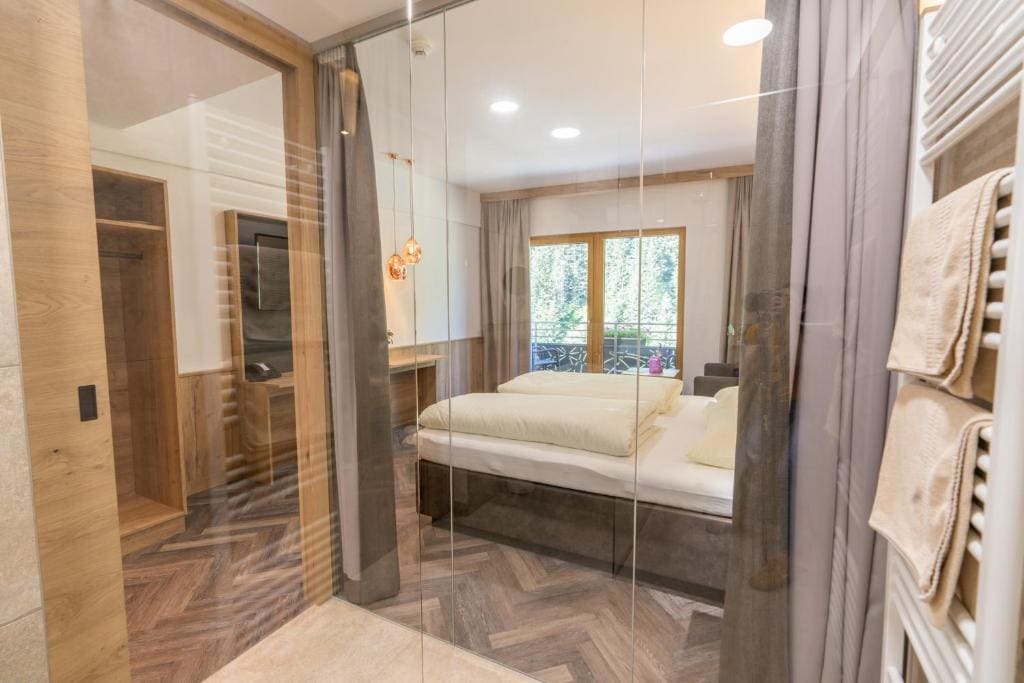 Double Room with Mountain View room - Image 1