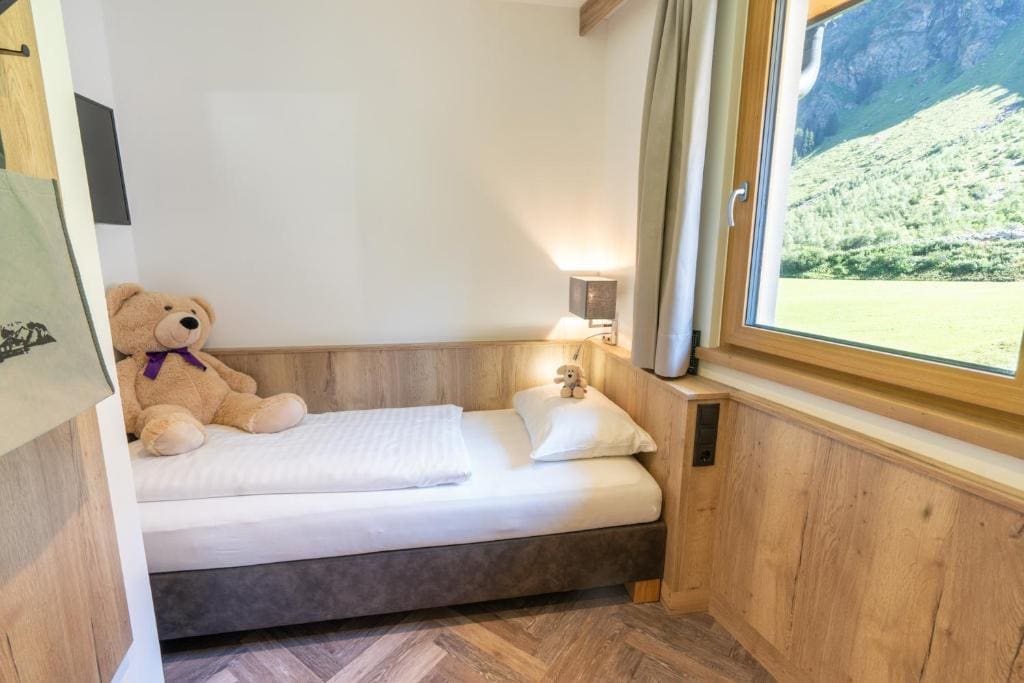 Family Suite with Balcony room - Image 2